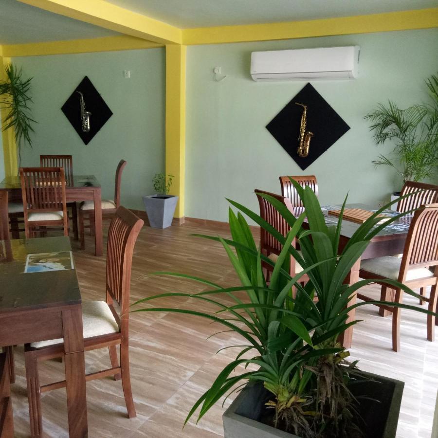 This Is It Airport Hotel And Restaurant Negombo Exteriör bild
