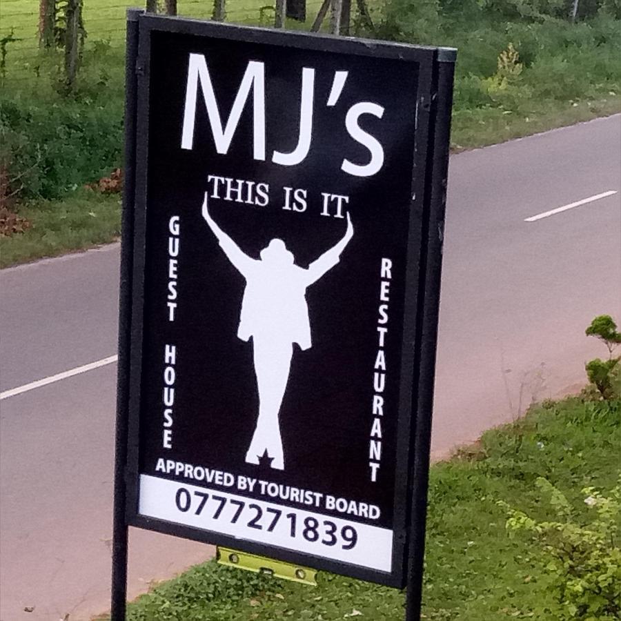 This Is It Airport Hotel And Restaurant Negombo Exteriör bild