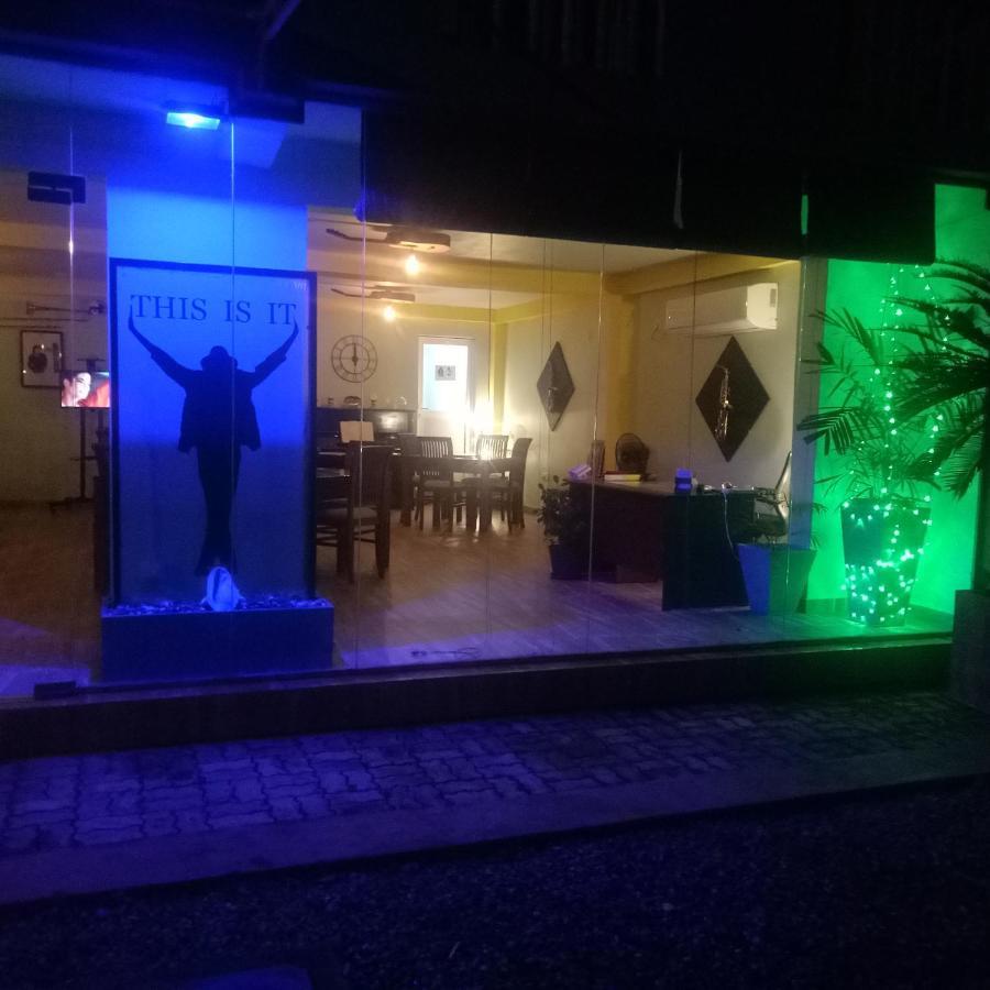 This Is It Airport Hotel And Restaurant Negombo Exteriör bild