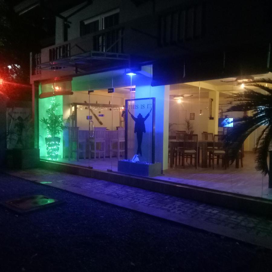 This Is It Airport Hotel And Restaurant Negombo Exteriör bild