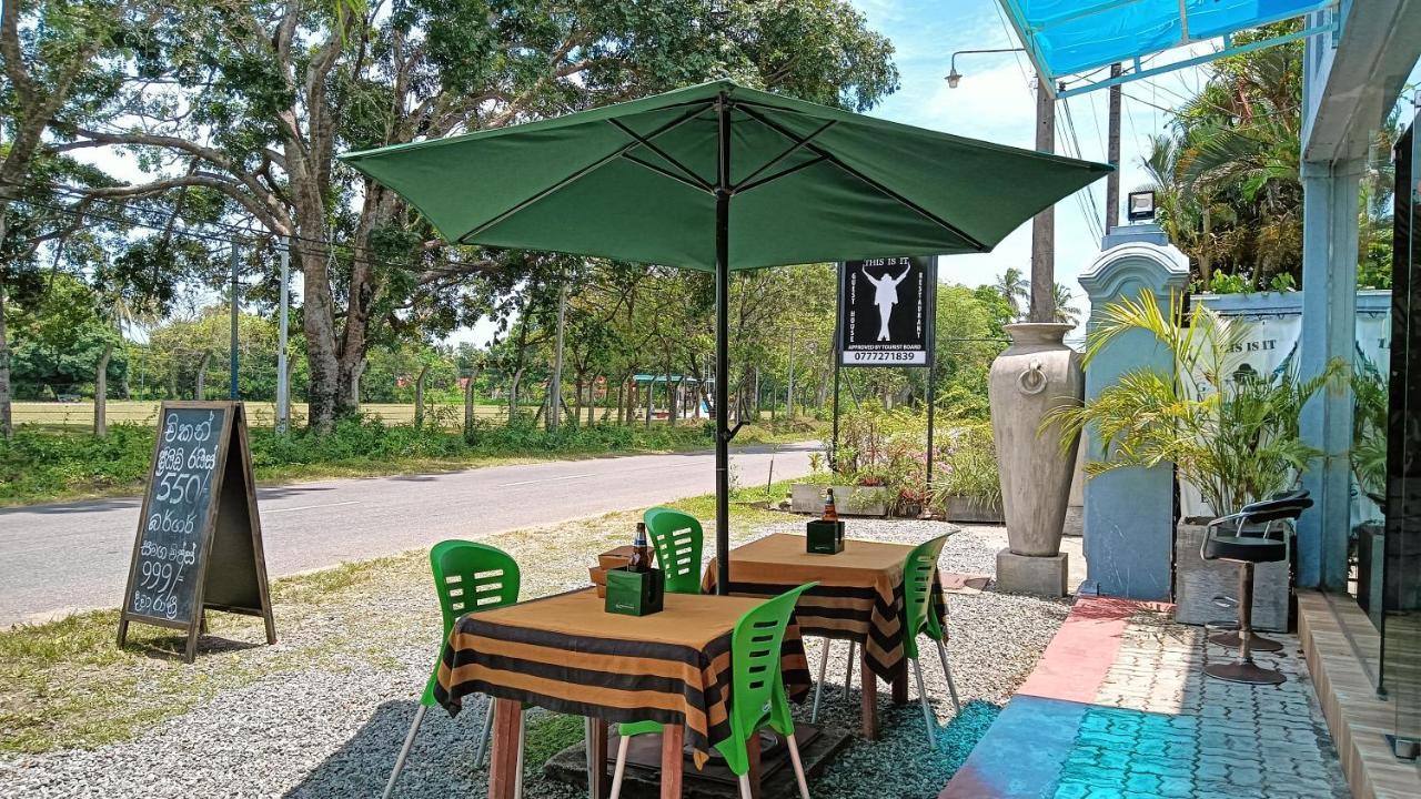 This Is It Airport Hotel And Restaurant Negombo Exteriör bild