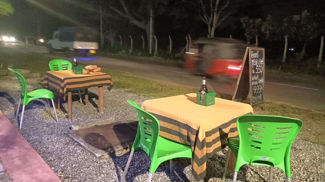 This Is It Airport Hotel And Restaurant Negombo Exteriör bild
