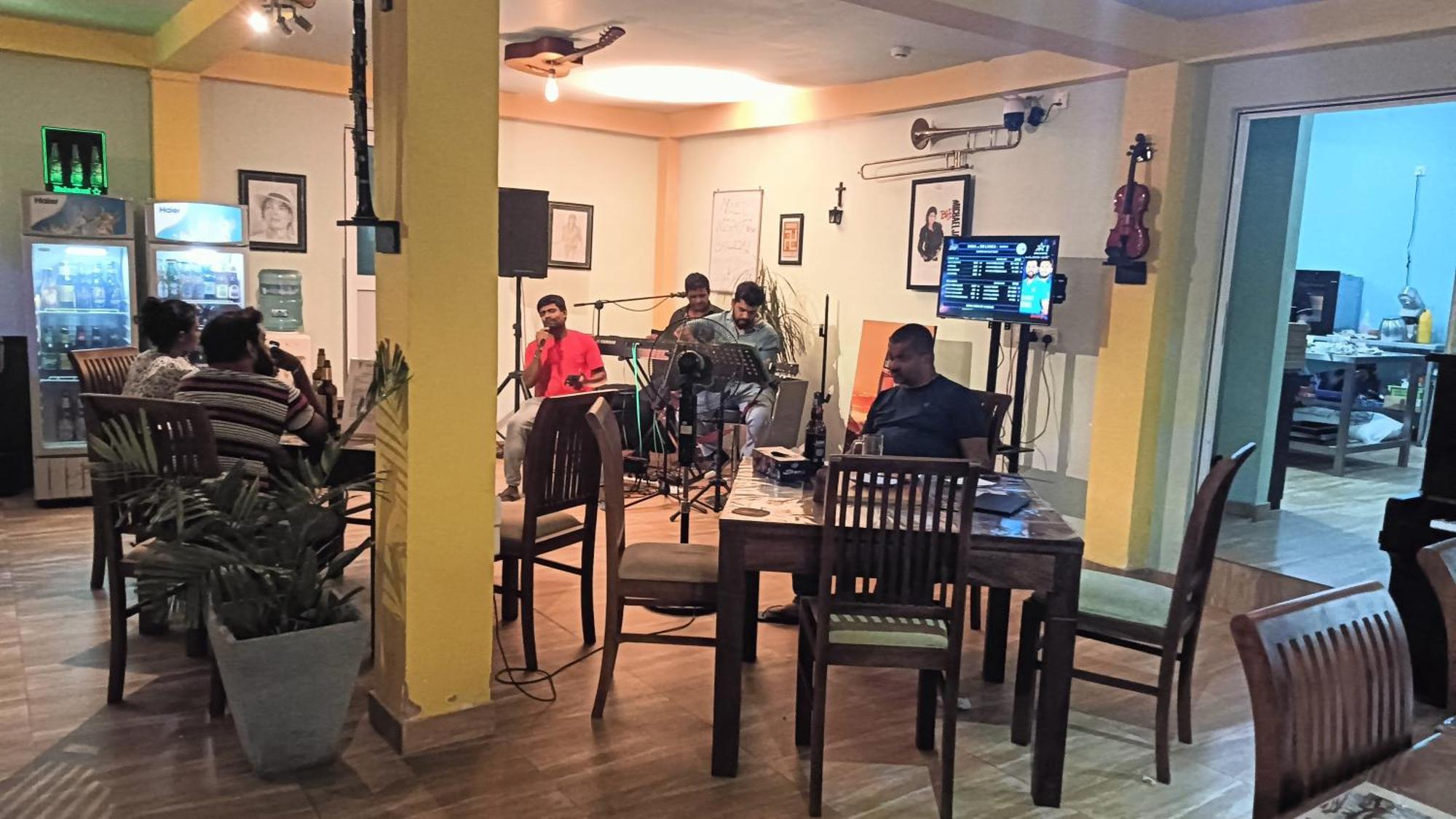 This Is It Airport Hotel And Restaurant Negombo Exteriör bild