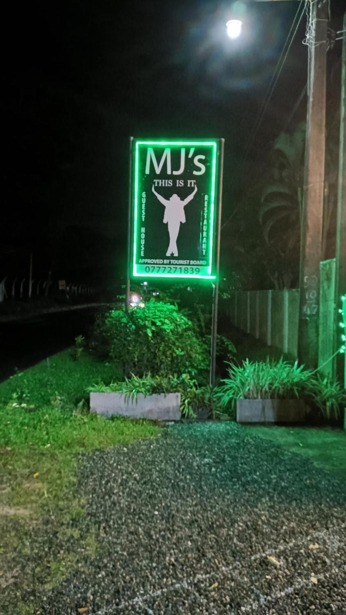 This Is It Airport Hotel And Restaurant Negombo Exteriör bild