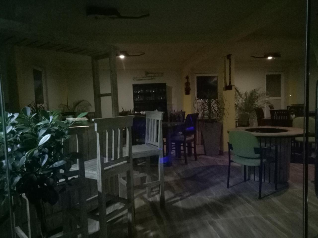This Is It Airport Hotel And Restaurant Negombo Exteriör bild