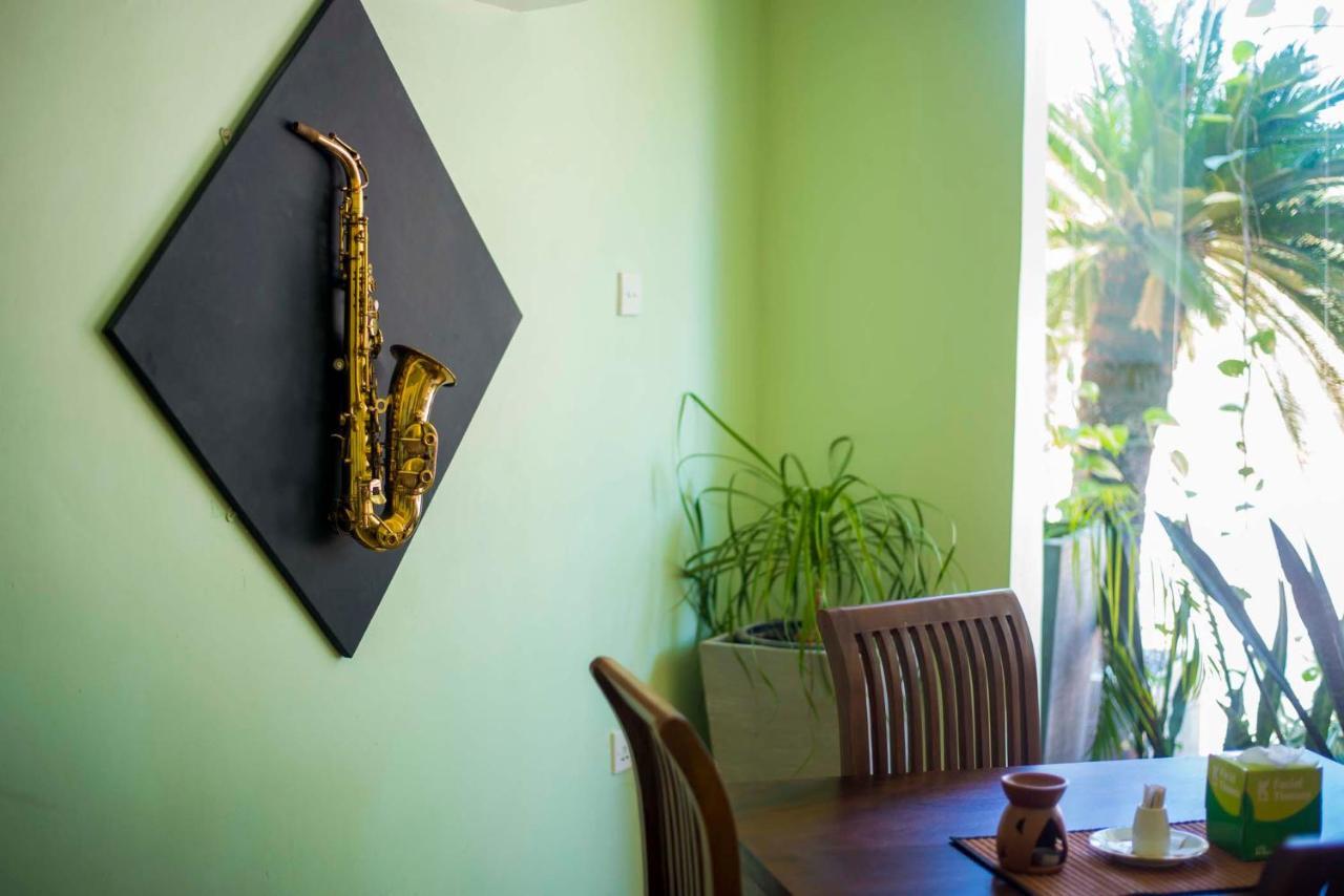 This Is It Airport Hotel And Restaurant Negombo Exteriör bild