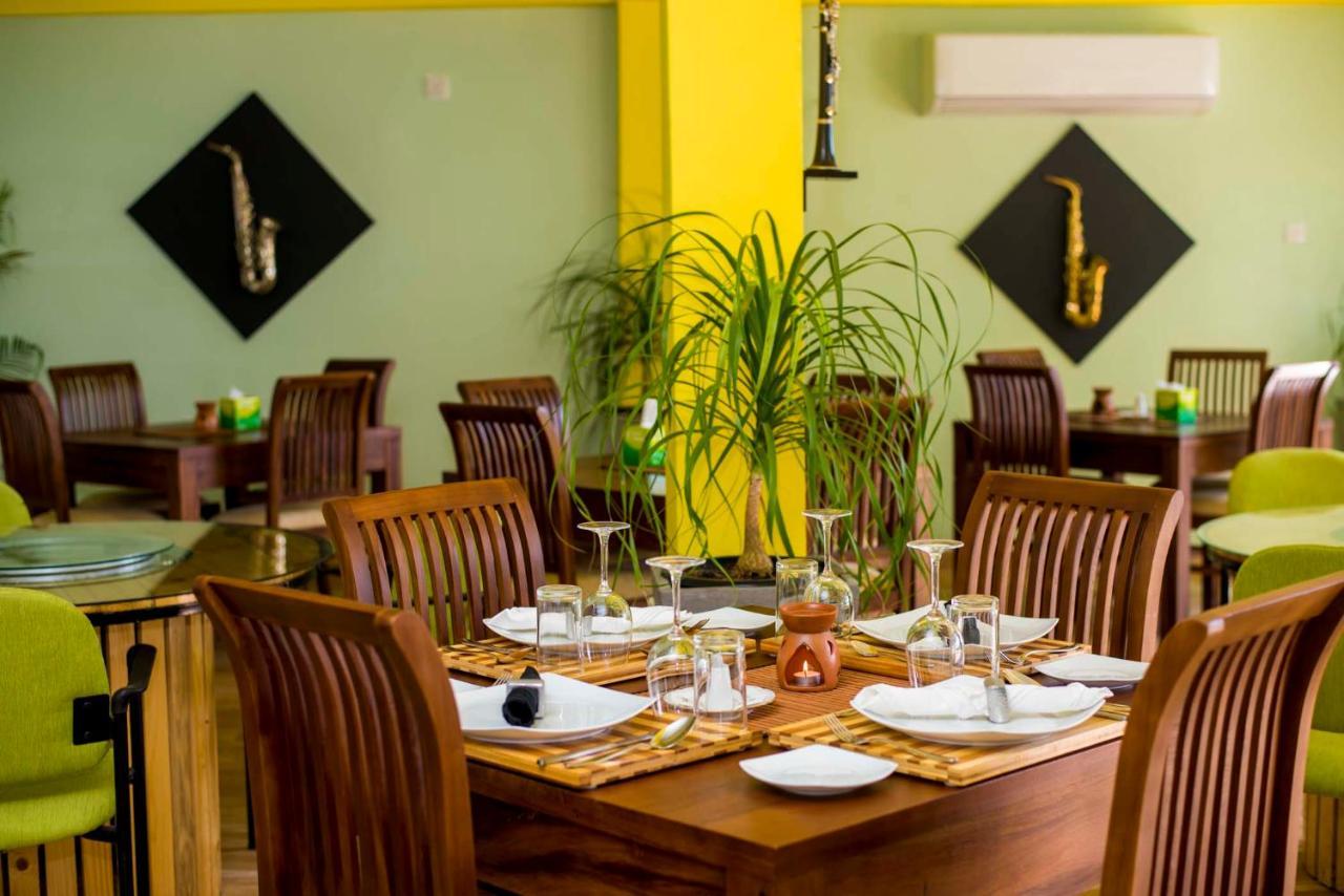 This Is It Airport Hotel And Restaurant Negombo Exteriör bild