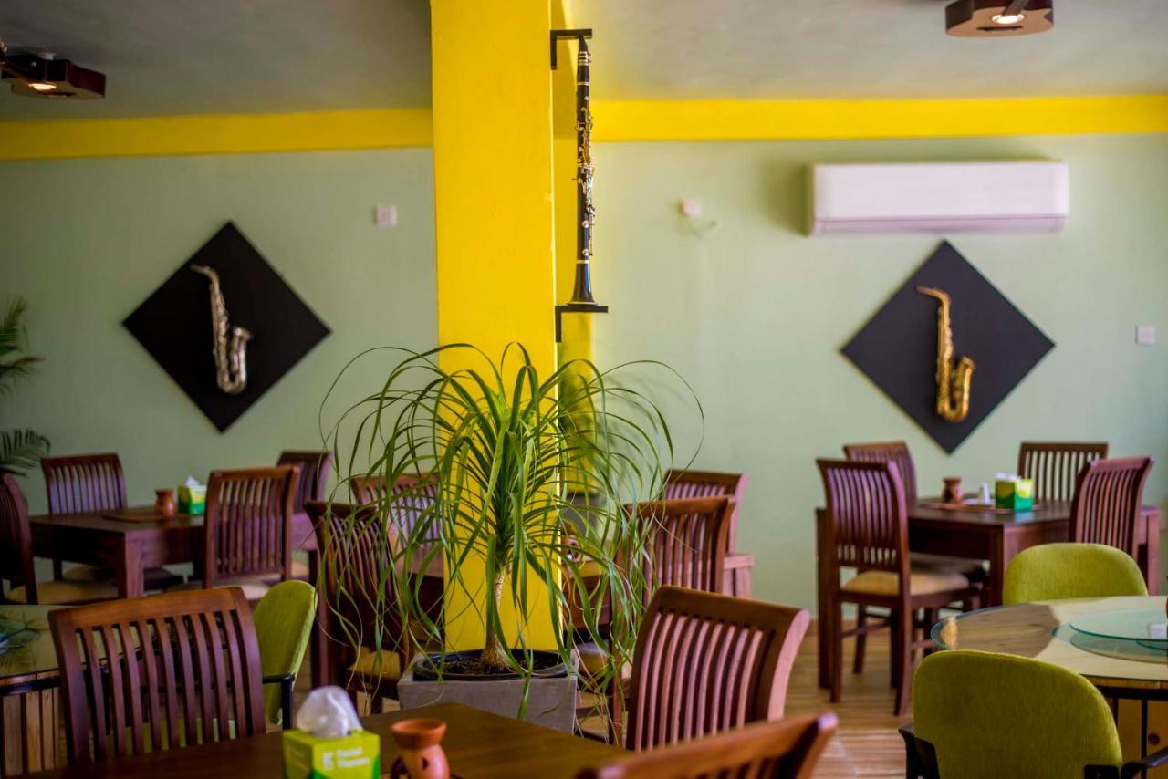 This Is It Airport Hotel And Restaurant Negombo Exteriör bild