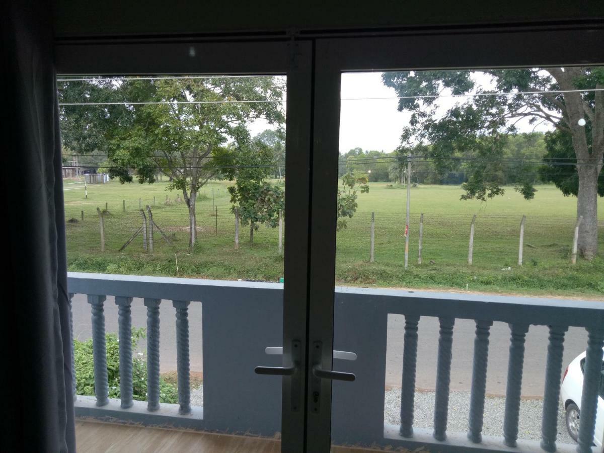 This Is It Airport Hotel And Restaurant Negombo Exteriör bild